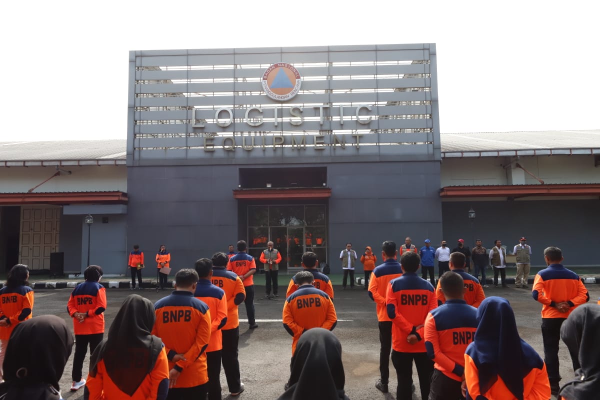 Suasana Apel Kesiapsiagaan TRC Logpal di Gudang Logistik BNPB, Bogor, Jawa Barat, Rabu (3/5).